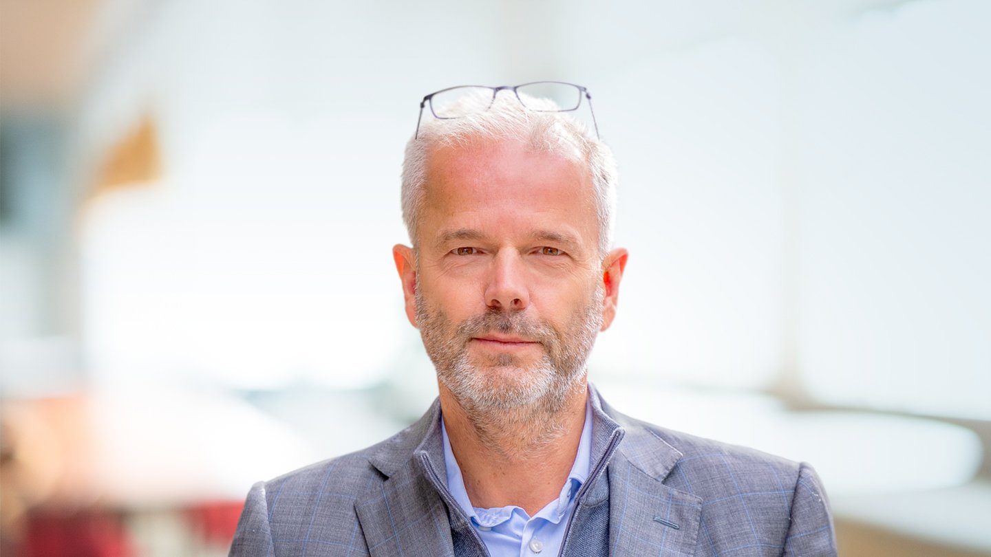 Ernst van Duijn - Management Consultant | Bain & Company